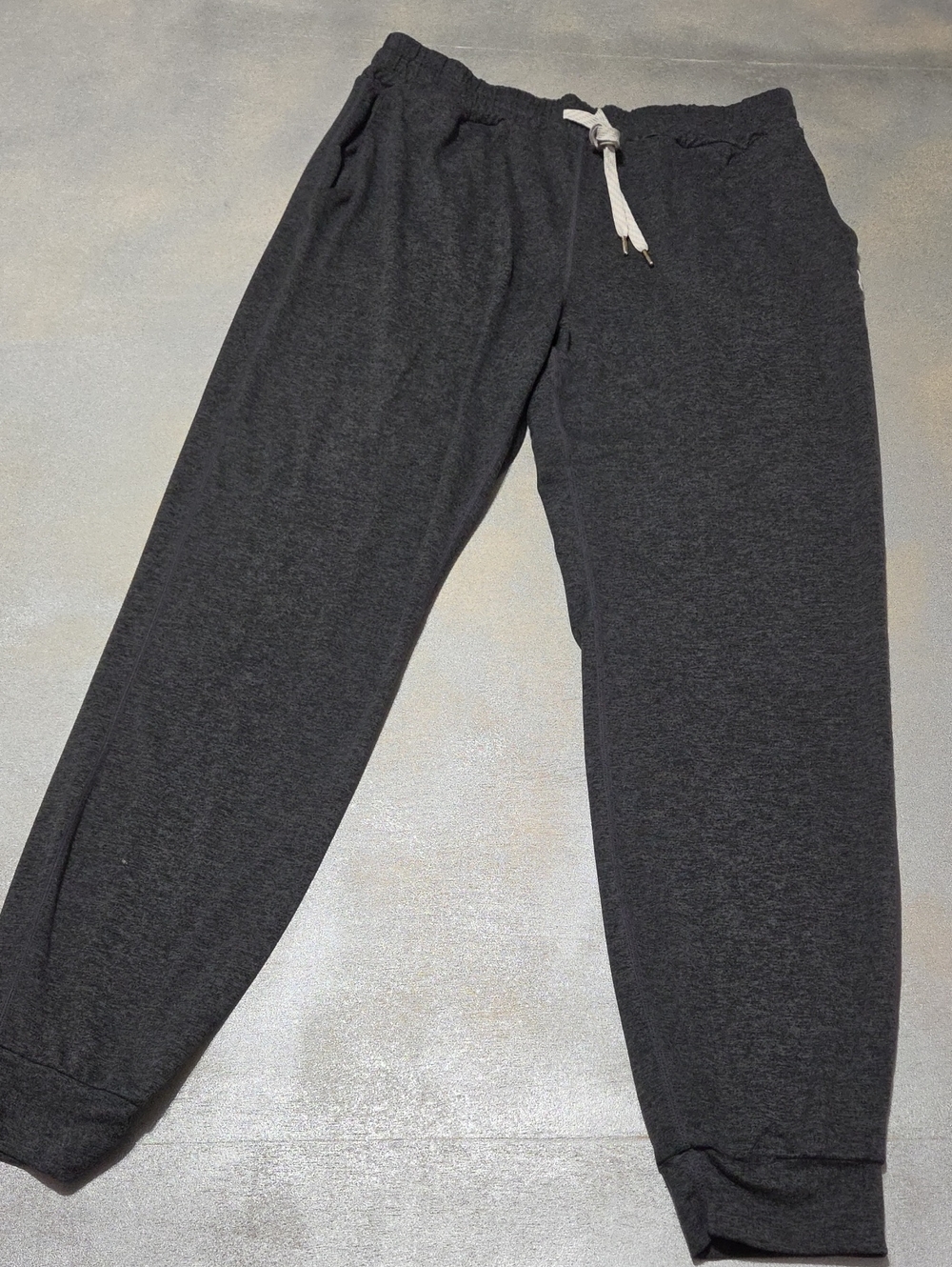 Vuori Men's Charcoal Drawstring Joggers
